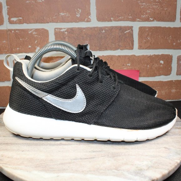 Nike Shoes - Nike Roshe One Shoes Womens Size 8 (6.5Y) Athletic Mesh Running Sneakers Black.